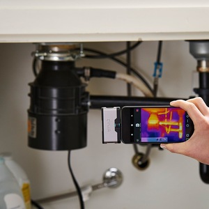 FLIR ONE PRO กล้องถ่ายภาพความร้อนแบบพกพารุ่นที่ 3 ความละเอียด 256x192 พิกเซล 9 เฮิรตซ์ สำหรับ iPhone - Product Image 2