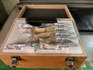 Ensemble de micromètres métriques Mitutoyo de qualité supérieure pour mesures extérieures et intérieures, plage 0-150, 0-300, 150-300, boîte en bois, fabrication japonaise - Product Image 3