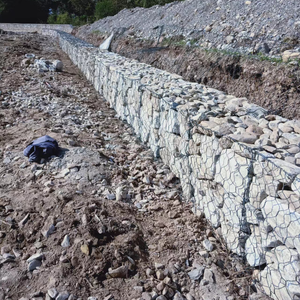 Caisse gabion hexagonale à double torsion, cage en pierre écologique perméable pour le renforcement des berges de rivières et la protection anti-impact des côtes - Product Image 5