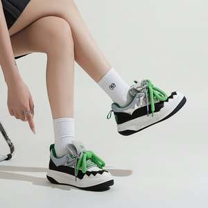 Chaussures décontractées pour femmes en microfibre premium à semelle épaisse et blocs de couleur, souples et confortables pour la marche estivale et la mode automne - Product Image 5