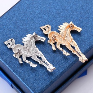 Broche de solapa para traje de hombre, estilo occidental, para fiesta de Navidad o aniversario, de aleación de oro y plata, con diseño de animal (caballo), tipo alfiler de seguridad - Product Image 2
