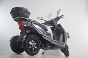 Scooter électrique argenté nouvelle <span class=keywords><strong>moto</strong></span> électrique <span class=keywords><strong>à</strong></span> <span class=keywords><strong>3</strong></span> <span class=keywords><strong>roues</strong></span> pour adultes tricycles <span class=keywords><strong>à</strong></span> la mode <span class=keywords><strong>moto</strong></span> électrique <span class=keywords><strong>à</strong></span> trois <span class=keywords><strong>roues</strong></span> - Product Image 5