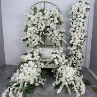 Arrangement floral artificiel de roses blanches et de gypsophile pour la décoration de scène d'événements de mariage, fait à la main