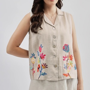 Ensemble deux pièces décontracté en lin brodé pour femme, motif floral, idéal pour les vacances, vente en gros sur mesure - Product Image 3