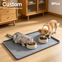 Tapis en silicone BPlus pour animaux de compagnie, adapté aux seniors, avec rebord doux pour franchir facilement et accès facile aux bols, pour chiens et chats âgés, pour la mobilité des articulations raides et le soin des articulations.