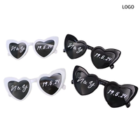 Lunettes de soleil rétro personnalisées avec logo, motif cœur, protection UV400, disponibles en plusieurs couleurs - Noir, Blanc, Rouge, Rose, Vert, Jaune, monture en PC