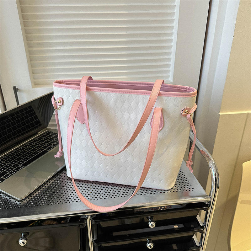 Pink without accessory