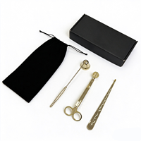 Kit d'entretien de bougies 3 pièces en acier inoxydable écologique : coupe-mèche, éteignoir, bâtonnet de nettoyage, avec sac en velours – Coffret cadeau moderne pour magasin de bougies