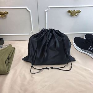 Sacs à poussière en satin noir avec logo personnalisé, sacs à poussière en satin de soie avec cordon de serrage, fabrication en gros, sacs à poussière de grande capacité pour sacs à main de luxe - Product Image 3