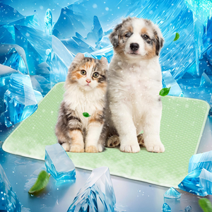 Alfombra Refrescante Transpirable para Mascotas, Perros y Gatos, Alfombras Transpirables Lavables con Diseño Antideslizante para Uso en Interiores y Exteriores - Product Image 1
