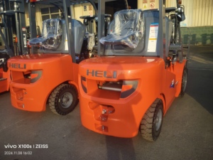 Gratis pengiriman truk pengangkat barang Diesel 3 Ton 4 Ton <span class=keywords><strong>Forklift</strong></span> jangkauan dengan pemosisian garpu dan <span class=keywords><strong>Forklift</strong></span> gudang pemindah gigi samping - Product Image 4