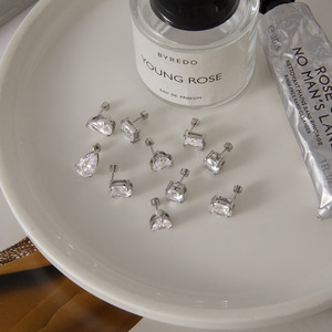 Pendientes de circonita blanca de acero inoxidable con engaste de garra, redondos, geométricos, para uso diario, para mujer - Product Image 3