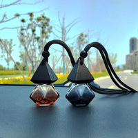 Flacon diffuseur de parfum carré en verre de 8 ml, vente chaude, diffuseur de parfum pour voiture, pendentif suspendu, bouchon en bois noir