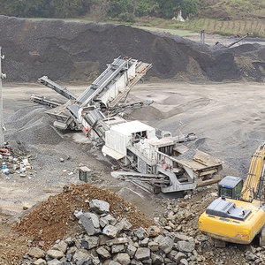 Installation mobile de concassage à percussion sur chenilles série PF, capacité 300 tonnes, pour agrégats et calcaire, avec moteur, roulement et composants PLC essentiels pour l'exploitation minière - Product Image 1