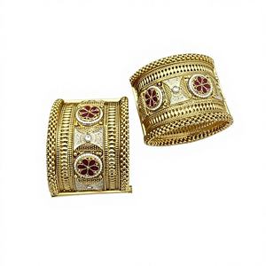 Ensemble de bracelets traditionnels pour femmes en cuivre plaqué or gravé, pour un cadeau d'anniversaire de mariage - Product Image 1