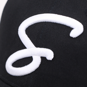 Gorra de Béisbol Negra con Bordado 3D, 6 Paneles, Algodón, Logotipo Personalizado, Cierre Ajustable, Proveedor BSCI GRS - Product Image 3