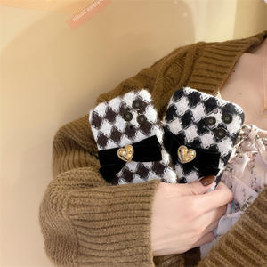 Coque de téléphone en peluche Argyle vintage avec nœud en <span class=keywords><strong>velours</strong></span> et cœur doré, housse élégante et chic pour iPhone 16/15/14/13 Pro Max - Product Image 4