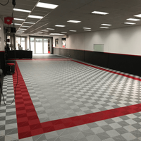 Nouveauté 2026 : Dalles de sol de garage emboîtables en PP de 18 mm, pose facile par clic, revêtement de sol en plastique moderne pour garage privé et atelier