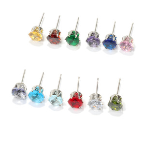 <span class=keywords><strong>Orecchini</strong></span> a lobo da 6 mm in acciaio inossidabile con zirconi di cristallo <span class=keywords><strong>per</strong></span> donna e <span class=keywords><strong>uomo</strong></span>, piercing a 4 punte <span class=keywords><strong>per</strong></span> <span class=keywords><strong>trago</strong></span> e cartilagine. - Product Image 2