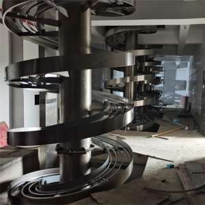 Convoyeur spiralé à mouvement descendant dans une direction avec plaques de chaîne de 500 mm, hauteur de 10 m - Product Image 2