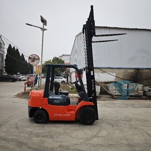 Chariot élévateur diesel Toyota d'occasion 20 tonnes, capacité de charge 2 tonnes, poids 3000 kg, 0-1000 heures, rapport et inspection vidéo fournis - Product Image 2