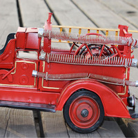 Modèle de camion de pompiers rétro nostalgique, artisanal en fer forgé, miniature d'ancien véhicule de pompiers pour la décoration de la maison, du bar et du café, artisanat décoratif