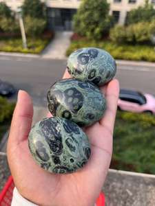 Nueva piedra <span class=keywords><strong>de</strong></span> Palma <span class=keywords><strong>de</strong></span> ágata kambaba a la venta, precio al por mayor, tallado en cuarzo natural, alrededor <span class=keywords><strong>de</strong></span> 10 piezas por <span class=keywords><strong>kilo</strong></span>, bonita decoración - Product Image 2