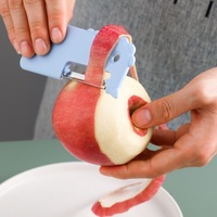 Multifunctionele roestvrijstalen fruit- en groentesnijder en avocado- en perzikenschiller voor gebruik in de keuken