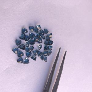 4mm pierre naturelle de topaze bleue de Londres à facettes trillion de pierres précieuses en vrac au prix d'usine de gros du fabricant en ligne 2025 - Product Image 1