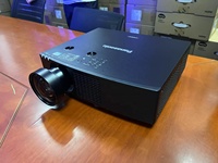 Objectif zoom à courte focale large de remplacement 0,77-1,2:1 avec résolution 4K et écran LCD pour projecteur extérieur PT-VMZ82