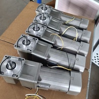 Réducteur de vitesse à engrenages à angle droit avec petit moteur électrique triphasé AC 25W~1500W 220V pour équipement de convoyeur de déchets