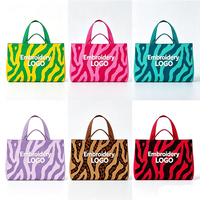 Sac fourre-tout en jacquard tricoté 20L avec broderie, fermeture ouverte, mode féminine, shopping quotidien, vente en gros, logo personnalisé