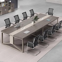 Table de réunion en bois haut de gamme moderne et luxueuse Ensemble de chaises Mobilier de bureau pour l'école et les réunions de réception avec panneaux en bois