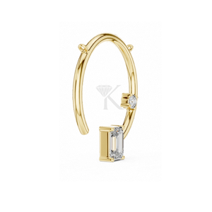 Collar Minimalista de Oro Amarillo con Colgante de Aro Abierto con Diamantes Redondos y Corte Esmeralda, Elegante y Moderno - Product Image 3