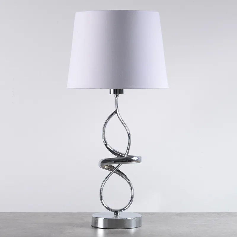 Lámpara de mesa de estudio clásica de metal y plata, para hotel, estilo europeo, de lujo, cálida, para cama lateral