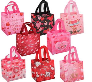 Chengrui Día de San Valentín Bolsos de tela no tejida Rosa Logotipo en forma de corazón Embalaje de regalo Bolsas para llevar - Product Image 4