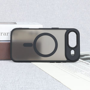 Étui de téléphone magnétique antichoc en TPU souple avec revêtement luxueux au toucher de la peau, résistant au jaunissement et protecteur pour téléphone 17 - Product Image 4