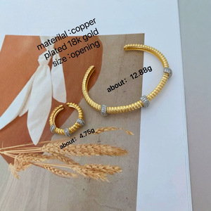 18 K Bất White Gold Plated Đồng <span class=keywords><strong>Fancy</strong></span> <span class=keywords><strong>Bangles</strong></span> Vòng Đeo Tay Hiện Đại Vàng Nhiều Lớp Phụ Nữ Của Nhẫn <span class=keywords><strong>Set</strong></span> - Product Image 4