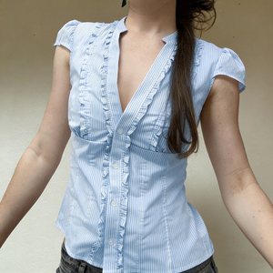 Blusa para niñas, informal, con cuello en V, a rayas, con volantes en contraste, con botones en la parte delantera, corte ajustado, estilo dulce, tipo túnica - Product Image 6