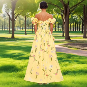 Vestido largo amarillo con estampado floral, hombros descubiertos, abertura alta y mangas abullonadas, vestido de noche. - Product Image 3