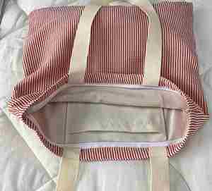 Bolso Tote de Playa con Monograma Bordado, Personalizado para Damas de Honor, con Cierre y Rayas - Product Image 3