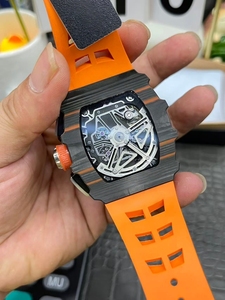 Montre sport pour homme avec logo personnalisé, mouvement mécanique à cadran ajouré, design haut de gamme, matériau en fibre de carbone, fabriquée en Chine - Product Image 4