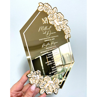 Tarjeta de menú acrílica con espejo dorado de diseño floral con texto personalizado para fiesta de boda