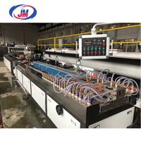Machine de fabrication de cadres de fenêtres et de portes en PVC de 250 kg/h, machine d'extrusion de profilés en PVC avec moteur AC PLC et boîte de vitesses