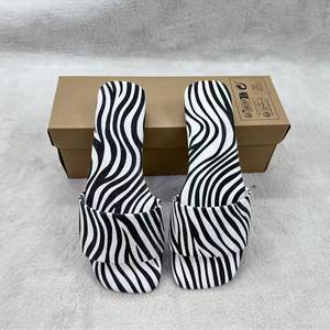 <span class=keywords><strong>Sandalias</strong></span> Planas de Verano Cómodas para <span class=keywords><strong>Mujer</strong></span>, Diseño Abierto en Negro/Blanco para Uso en Exteriores, Sin Mención de Marca - Product Image 6