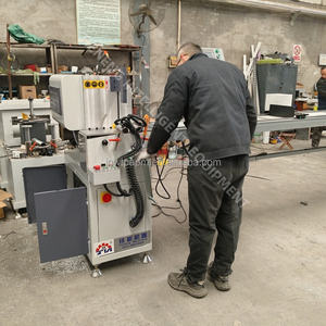 Macchina per la fabbricazione di metalli di precisione nuova macchina per finestre Upvc a <span class=keywords><strong>45</strong></span> gradi per sega a testa angolare 90 per taglio a testa con componente del motore - Product Image 2
