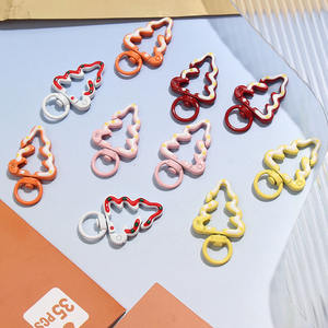 Porte-clés DIY en alliage creux en forme de sapin de Noël avec pendentif cœur coloré, tendance mode, style mignon pour fille, breloque de sac - Product Image 4