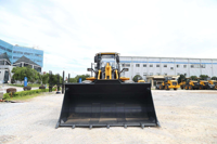 Vente du tout nouveau chargeur frontal 870T de 7,5 tonnes avec une capacité de godet de 3,0-7,0 m³ et une puissance de 210 KW pour la construction