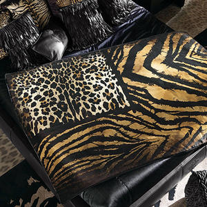 Современная черная кожаная кровать с леопардовым принтом, роскошная деревянная мебель для спальни с надписным дизайном для виллы и отеля - Product Image 3