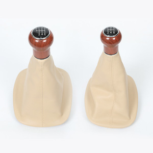 Cache-poussière du levier de vitesses Volkswagen Passat B5 en cuir et bois, 5 ou 6 vitesses, boîte manuelle, accessoire intérieur - Product Image 1